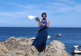 Emmanuelle Becquemin, lecture performée de Lettres-fictions, 2026Photo : Hugues Desbrousses