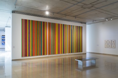 Vue d’exposition avec au centre l’oeuvre <em>Oblivion</em> de Eugénie Paultre, crédit photo : Cédrick Eymenier